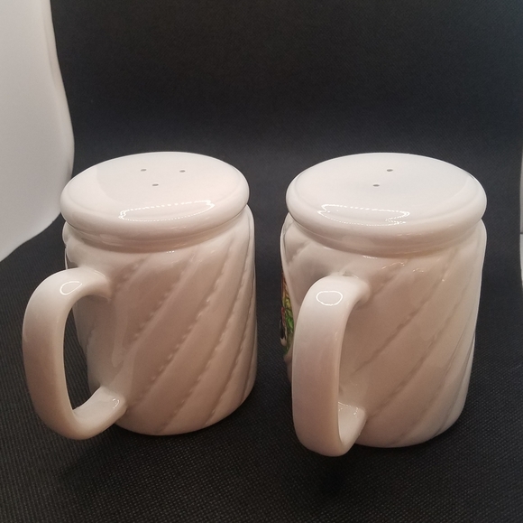 Gibson Greeting Cards Farm Theme Salt and Pepper Shakers - Picture 8 of 10